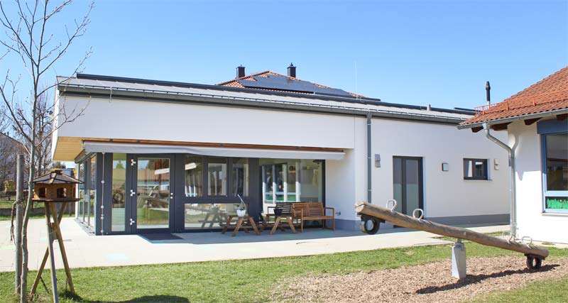 Kindergartenanbau Baindlkirch Aussenansicht fußner kühne architekten